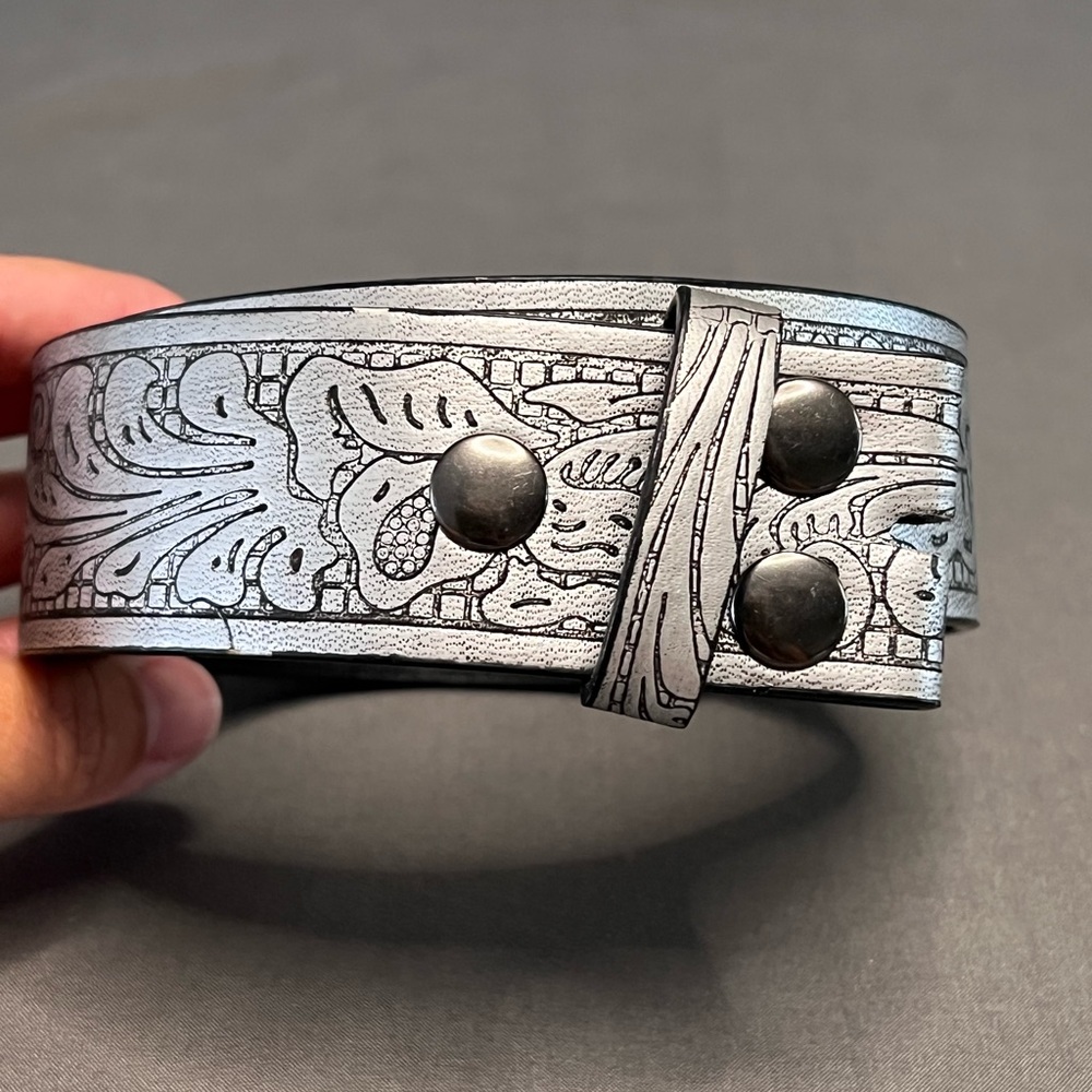 New Belts Black & Silver Embossed Floral Print Women’s Leather Belt Size Small